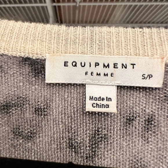 Equipment Animal Leopard Print 100% Cashmere Sweater in Gray Size Small EUC - Picture 2 of 4